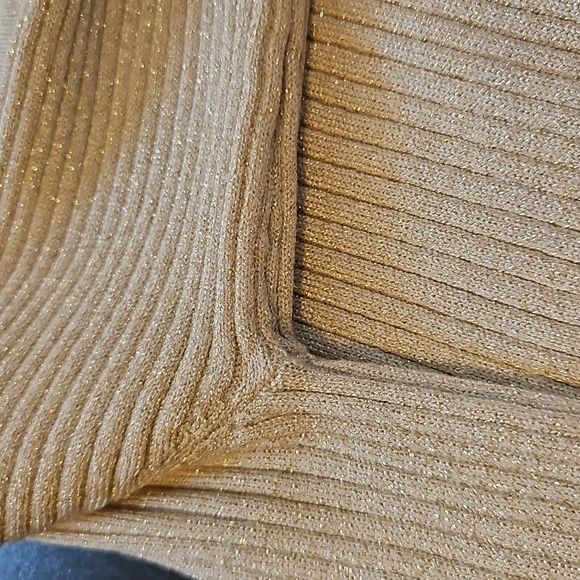 *As new* 8-9yrs ZARA gold knit jumper, very stretchy, would fit younger/older - Picture 5 of 7